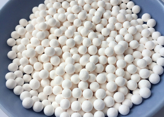 Белые специально изготовленные сушилки из оксида алюминия с активированным высоким содержанием алюминиевых шариков