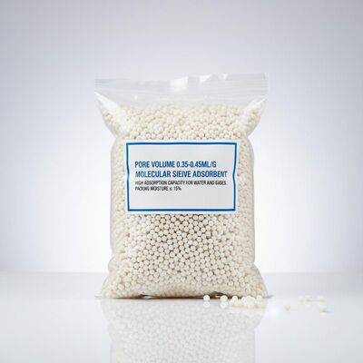 Молекулярный ситовый адсорбент с объемом пор 0,35-0,45 мл/г и адсорбцией воды ≥ 21,0% для высокой тепловой стабильности до 400°C